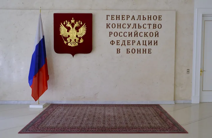 Берлин закрывает Русский дом: что скрывается за "беспилотным" скандалом