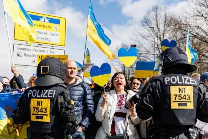 Германия: почему украинцев лишают части помощи? Новые обстоятельства