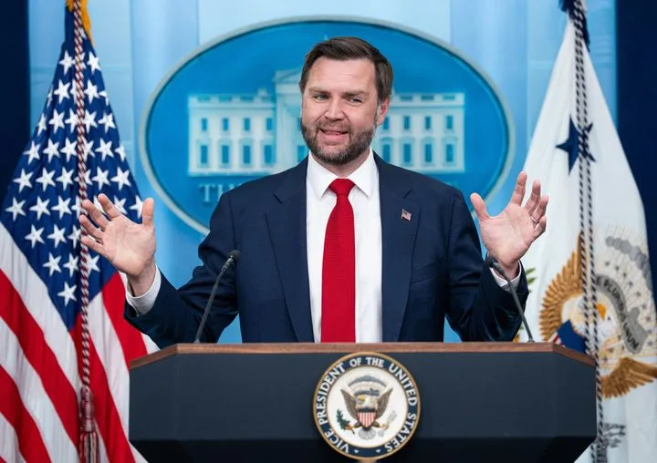 От прошлого к власти: Вэнс, кандидат в преемники Трампа, празднует 42