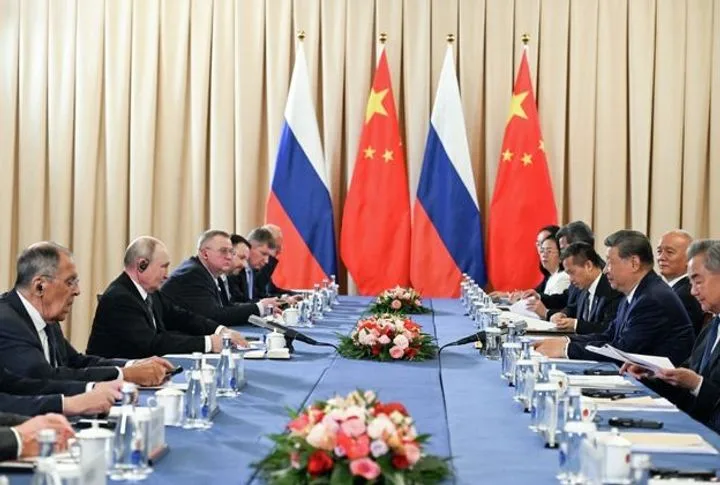 Путин и Си: о чем говорили лидеры после теплой встречи в Бишкеке