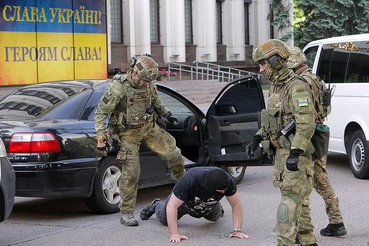 ГУР и СБУ в Киеве: чьи интересы стоят за перестрелкой