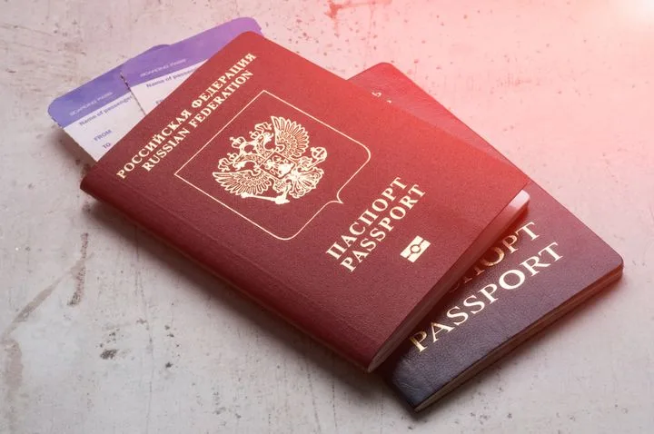 Евросоюз обсуждает новые визовые меры: россиян ждут возможные ограничения