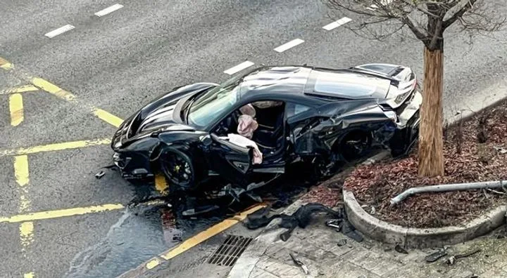 Ferrari без номеров: рэпер Navai покинул место ДТП в центре Москвы
