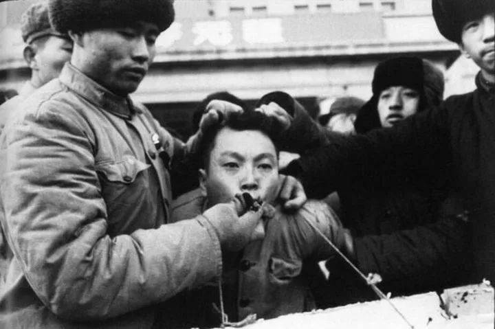 «Хунвейбины» Зеленского: экс-министр обрушился на эйджизм и «украинских красногвардейцев»