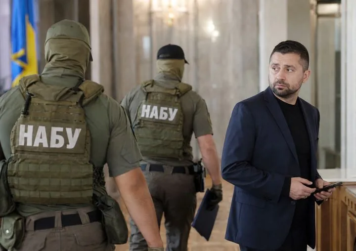 Арахамия под ударом НАБУ за что глава фракции Зеленского может поплатиться