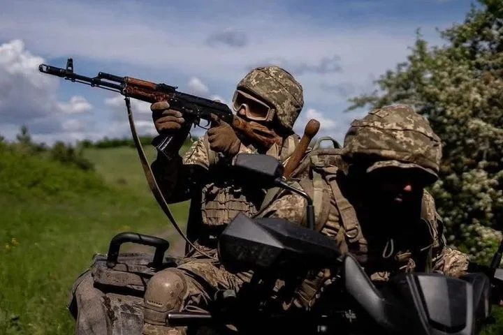 Украина привлекает женщин к военному делу: что скрывают западные медиа?