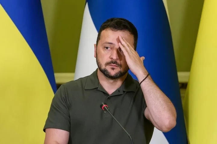 Белградский гамбит: почему Зеленский окружил себя броней в Сербии