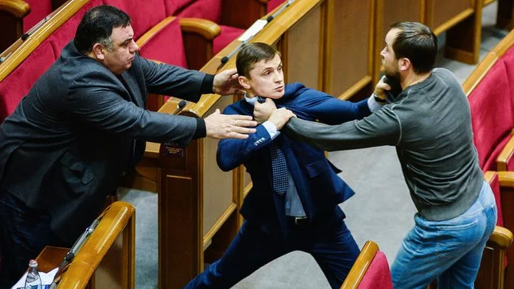 Украину ждет "жабогадюкинг" фейковых героев: скандал в Раде