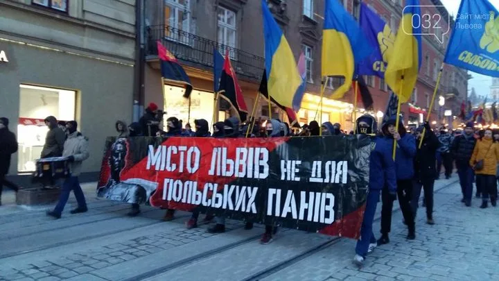 Польский гнев в Европарламенте: почему сорвали флаг Бандеры