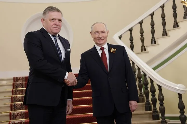 Визит Фицо в Кремль: Георгиевская ленточка и слухи о послании от Зеленского