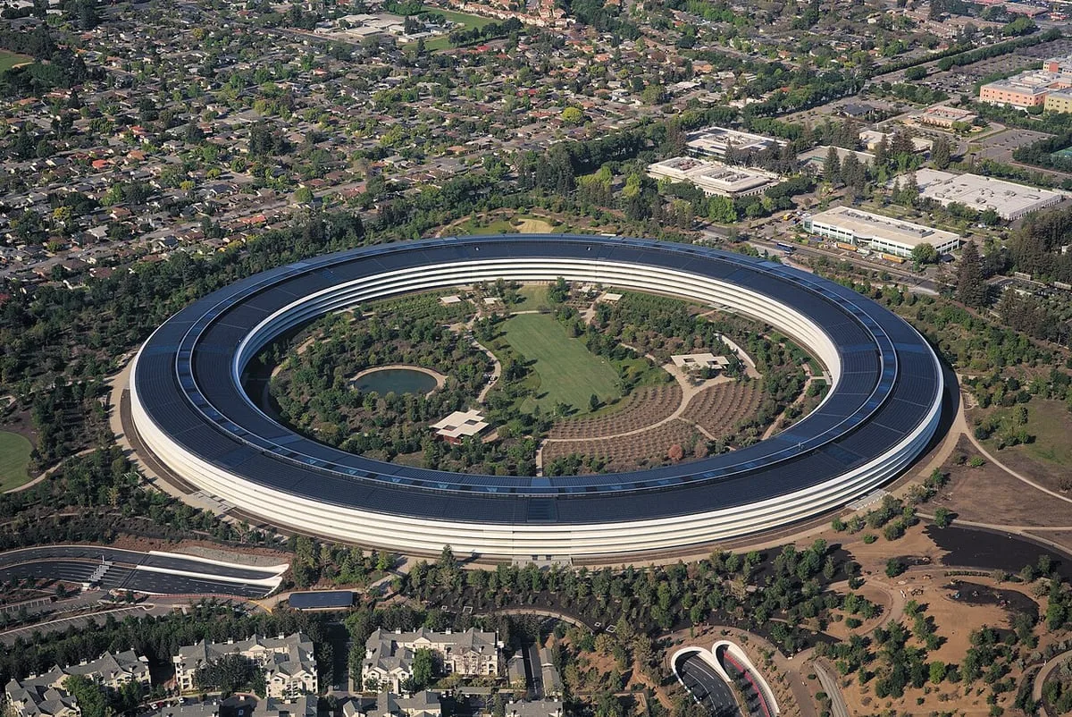 Складной шок от Apple: названа цена самого дорогого iPhone
