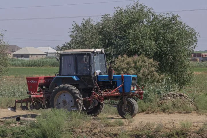 Инцидент на Украине: Тракторист протаранил машину военкомата после призыва