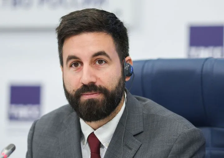 За что США заперли журналиста в Пекине: скандал в воздухе
