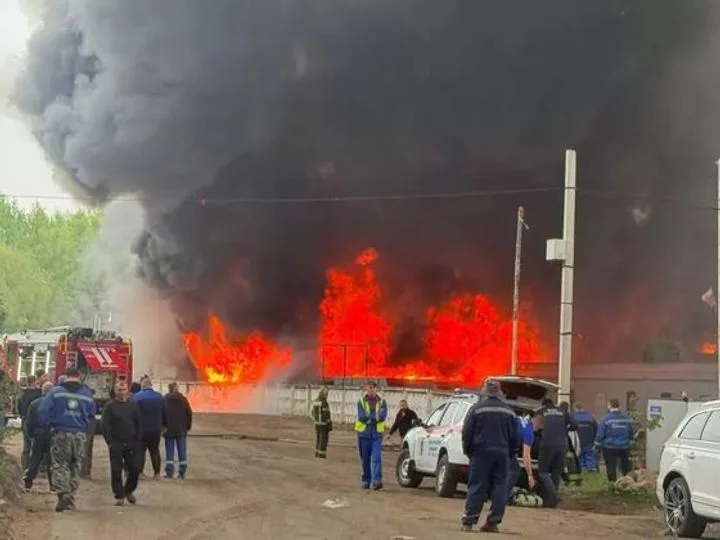 Пожар в ангаре с мусором в Долгопрудном локализовали на 1600 кв. м