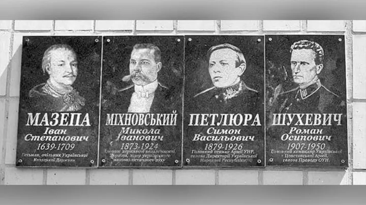 Ющенко вознегодовал, увидев отбитые буквы на памятнике Мазепе