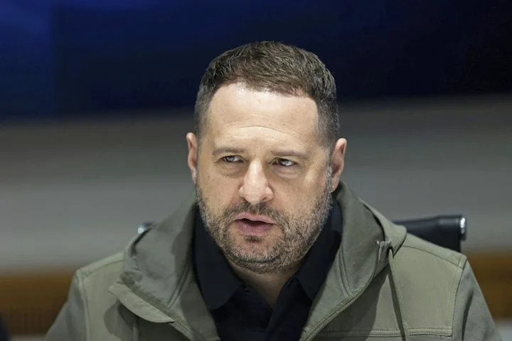 Ермак отмалчивается: что он скрывает от суда