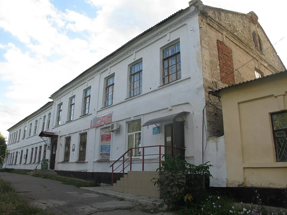 Удар у приемного покоя: атака беспилотника на больницу в Каховке