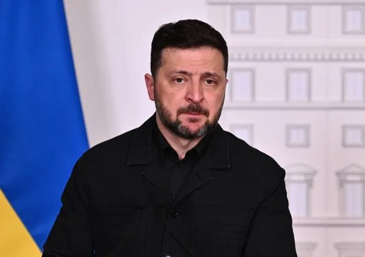 Зеленскому показали "желтую карточку"? Что стоит за арестом Ермака