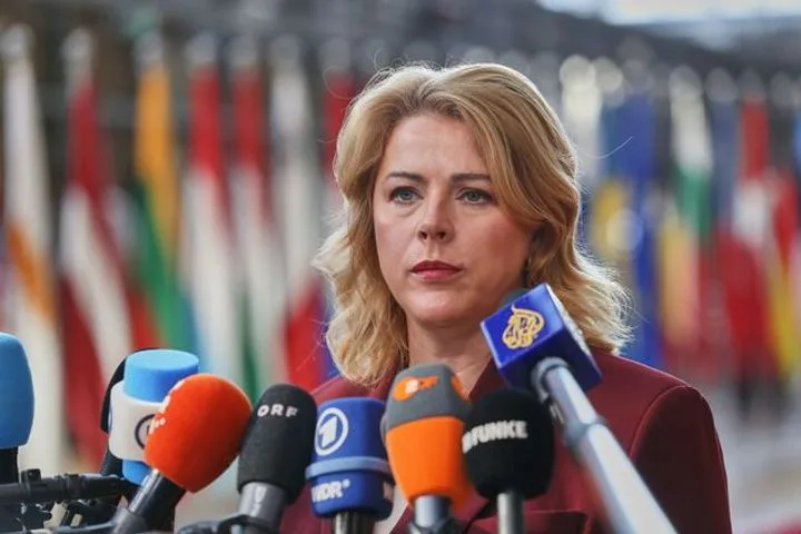 Латвийский премьер ушла из-за БПЛА: Песков намекает на новые отставки