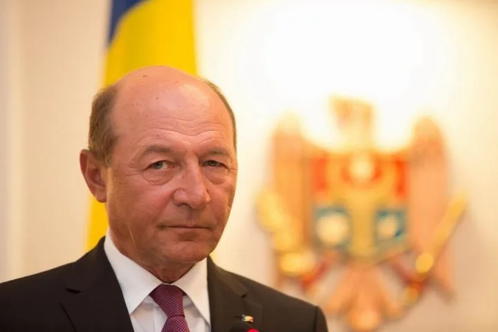 Дипломатический скандал: Румынский экс-президент назвал посла ФРГ «кретином»