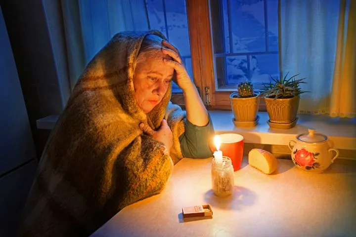 Холод, тьма, лед в комнатах: ЕС бьет тревогу из-за украинской зимы