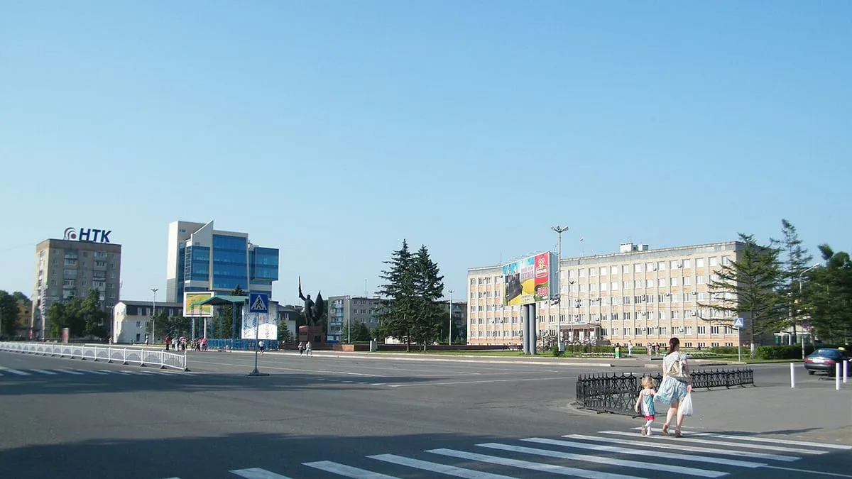 Толпа против пятиклассницы: школьницу в Уссурийске заставили есть листья
