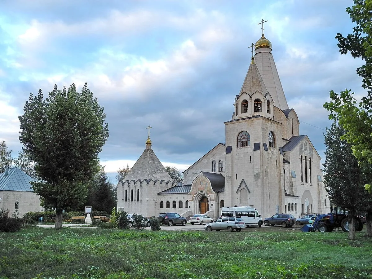 Атака беспилотников на Балаково: погибла женщина, повреждены жилые дома