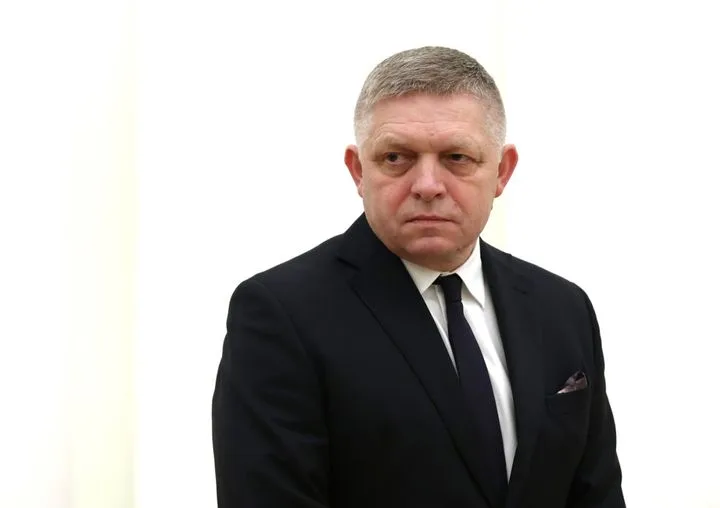 Фицо заявил, что продолжит ездить в Россию