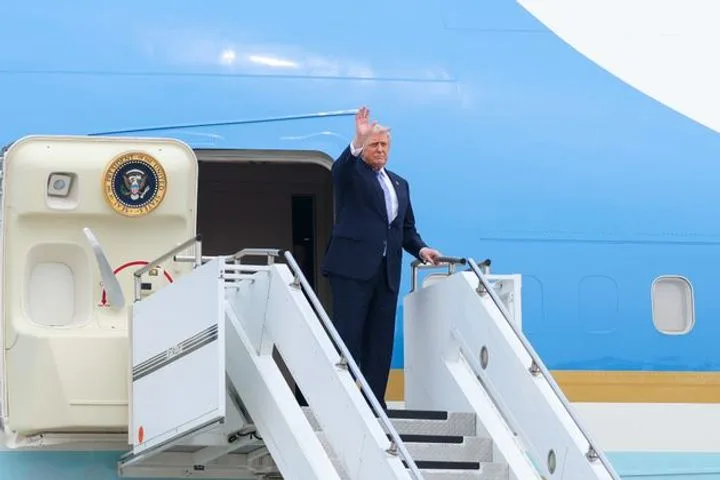 Делегация США перед вылетом из Пекина избавилась от всех подаренных китайскими чиновниками предметов