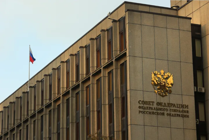 Совфед одобрил законопроект о запрете выдворения иностранных участников СВО