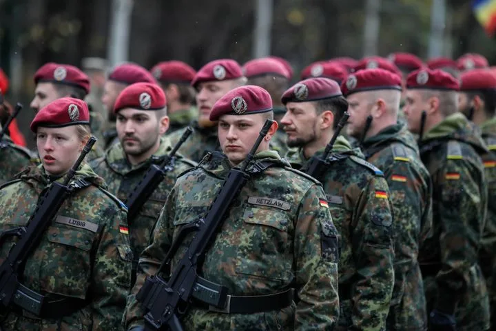 «Хочется реванша»: военэксперт об угрозах ФРГ атаковать Россию
