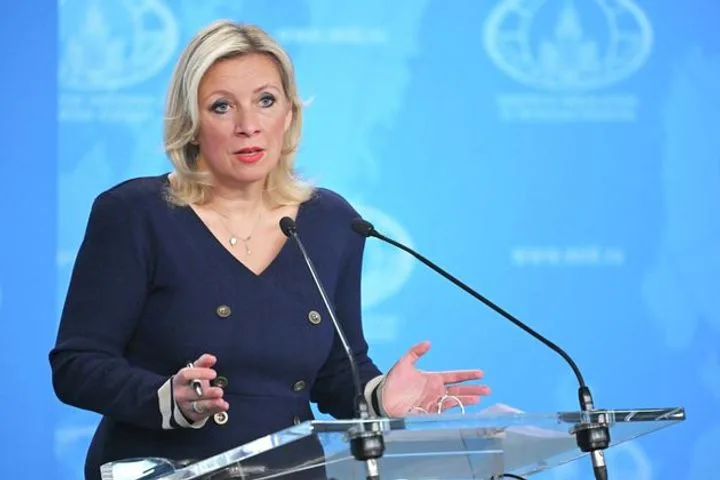 Париж подливает масла в огонь: Захарова выражает озабоченность