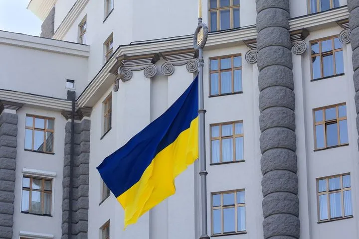 Британия дрожит: два огня ведут мир к катастрофе?