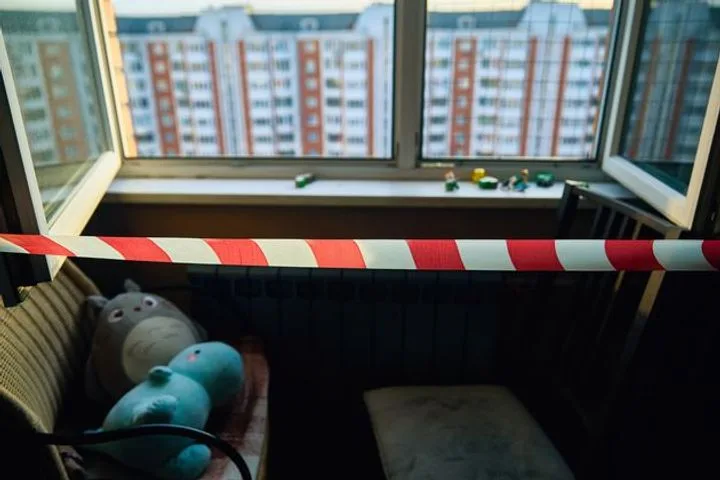 Дети выпали из окна: беспечность родителей или несчастный случай?