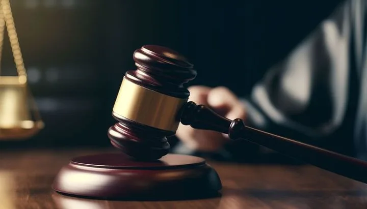 Парижские интриги: почему суд удерживает Новикову?