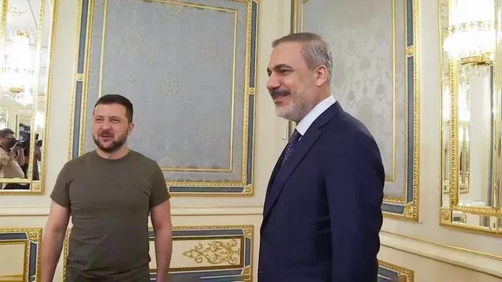 Турецкий министр в Киеве: о танкерах молчит, об Украине печется