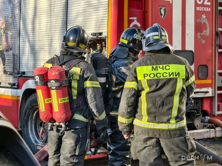 На востоке Москвы загорелись стройматериалы, движение по СВХ временно ограничивалось
