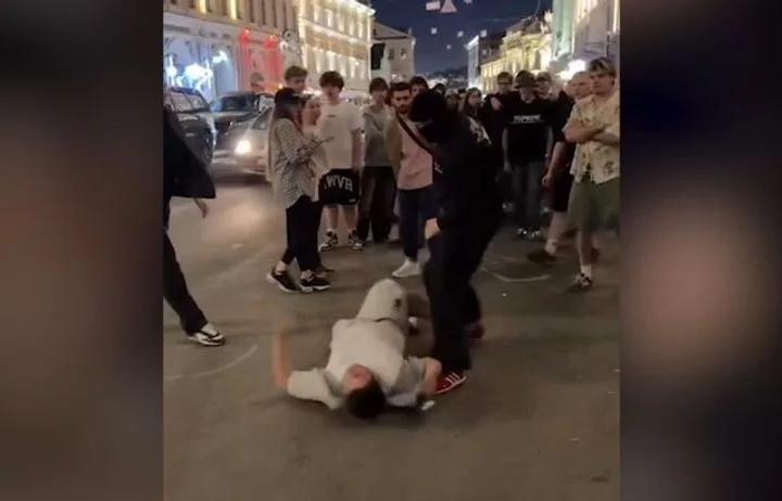 Маска, нокаут и полиция: происшествие в нижегородском кафе попало на видео
