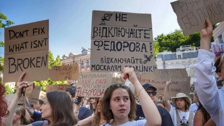 Ситуация в Киеве: отставка Федорова и перерыв Рады вызывают вопросы
