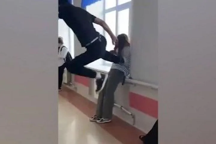 Условный срок и конвой на ОГЭ: почему школьника-избивателя не могут отчислить