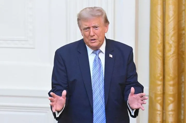 Трамп в ярости: новые санкции ударят по доллару, а не по России?