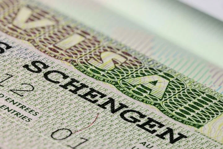 Швейцария закрывает двери: почему россияне теряют визы