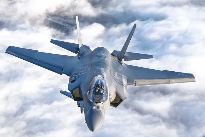 Миллиарды на ветер? Британские F-35 застряли в Атлантике
