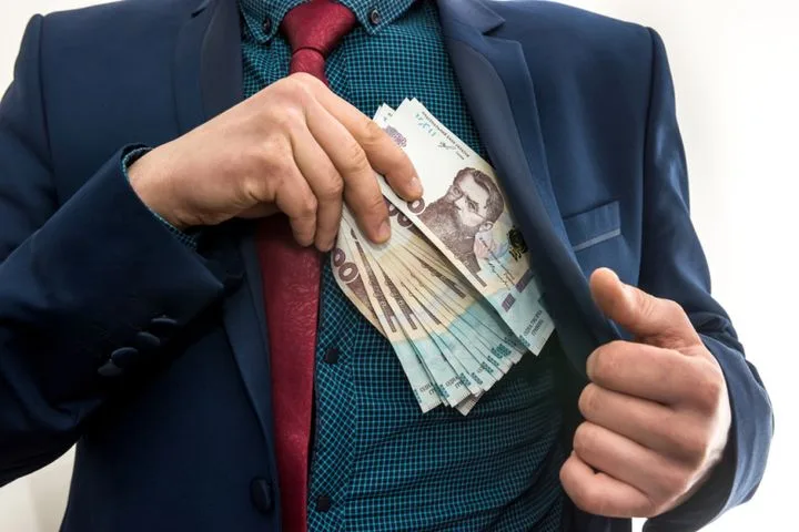 56 дел о коррупции: как сокращается помощь США Украине