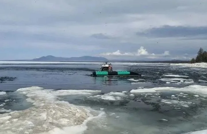 На Байкале перевернулся «Хивус»: четверо остаются под водой