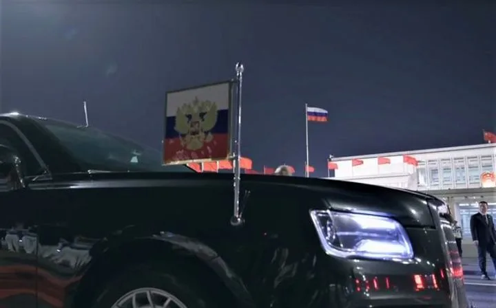 Пекинский гамбит: Путин прибыл в Китай, Aurus с местными номерами