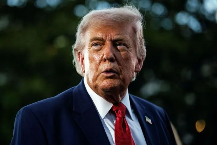 Трамп: Куба "разваливается", но бить не будем. Пока
