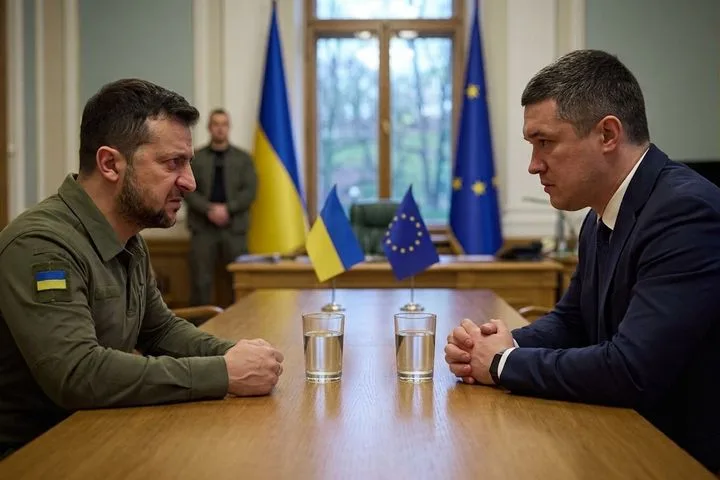 Зеленского просят на выход: кто бросил вызов и зачем