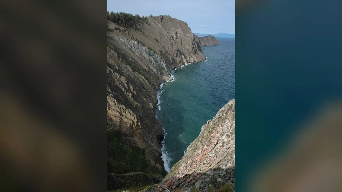 Стриптиз вместо святыни: что устроили на теплоходе посреди Байкала