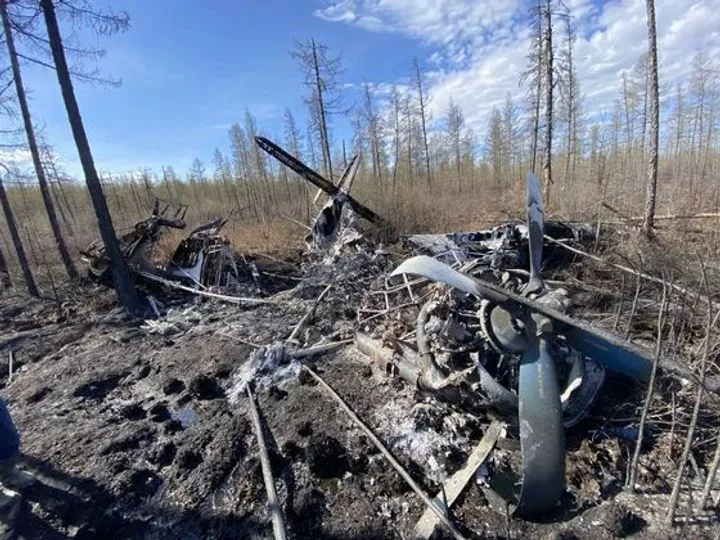 Ан-2 сгорел после аварийной посадки в Якутии: восемь человек спаслись